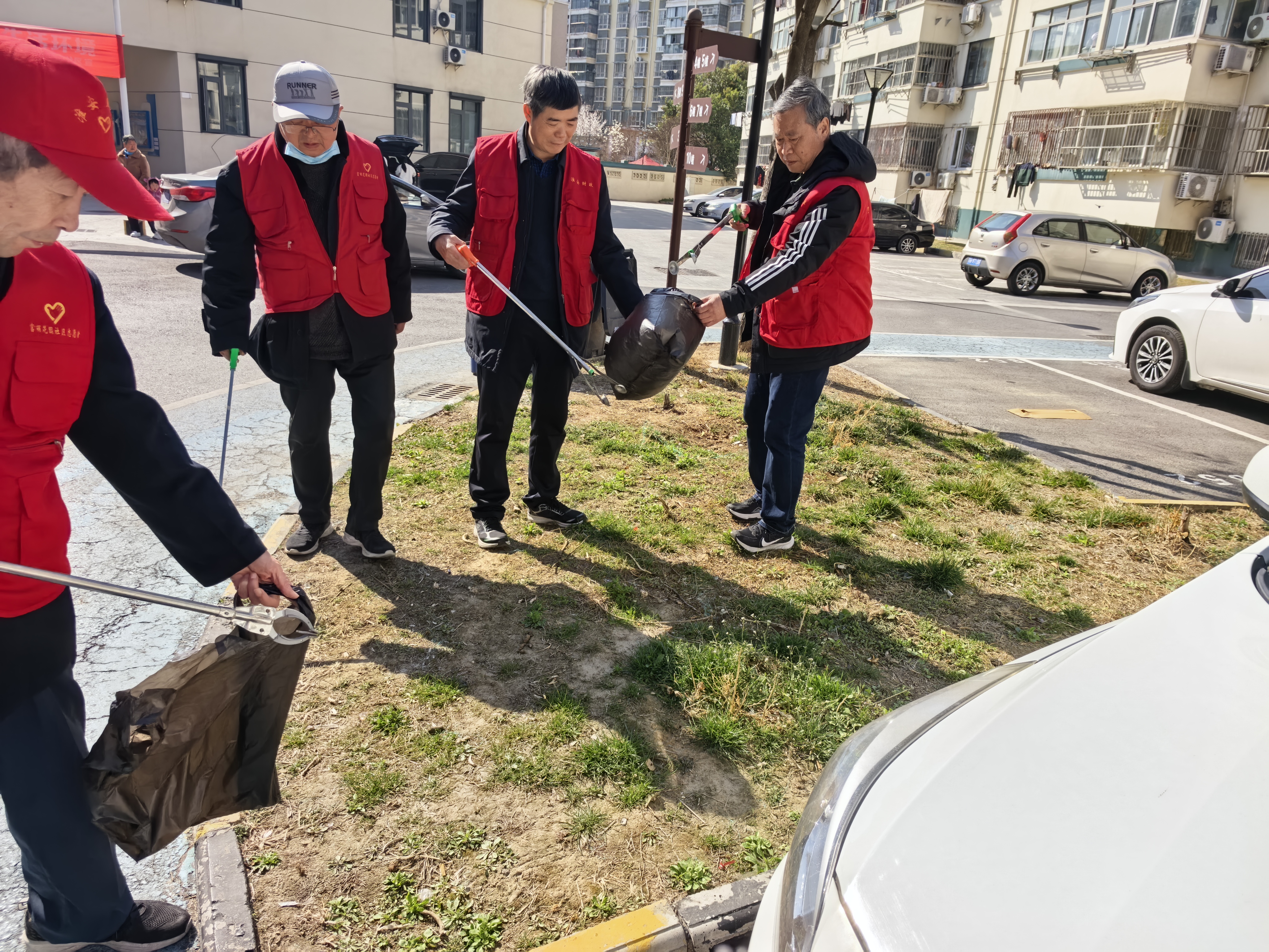 市財(cái)政局離退休干部黨支部...